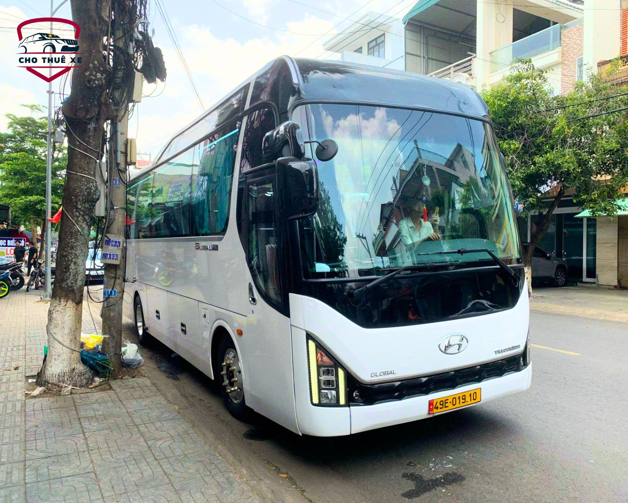 Mẫu xe khách 29 chỗ hiện đại giúp bạn dễ dàng lựa chọn loại xe phù hợp với nhu cầu đi du lịch đoàn đông