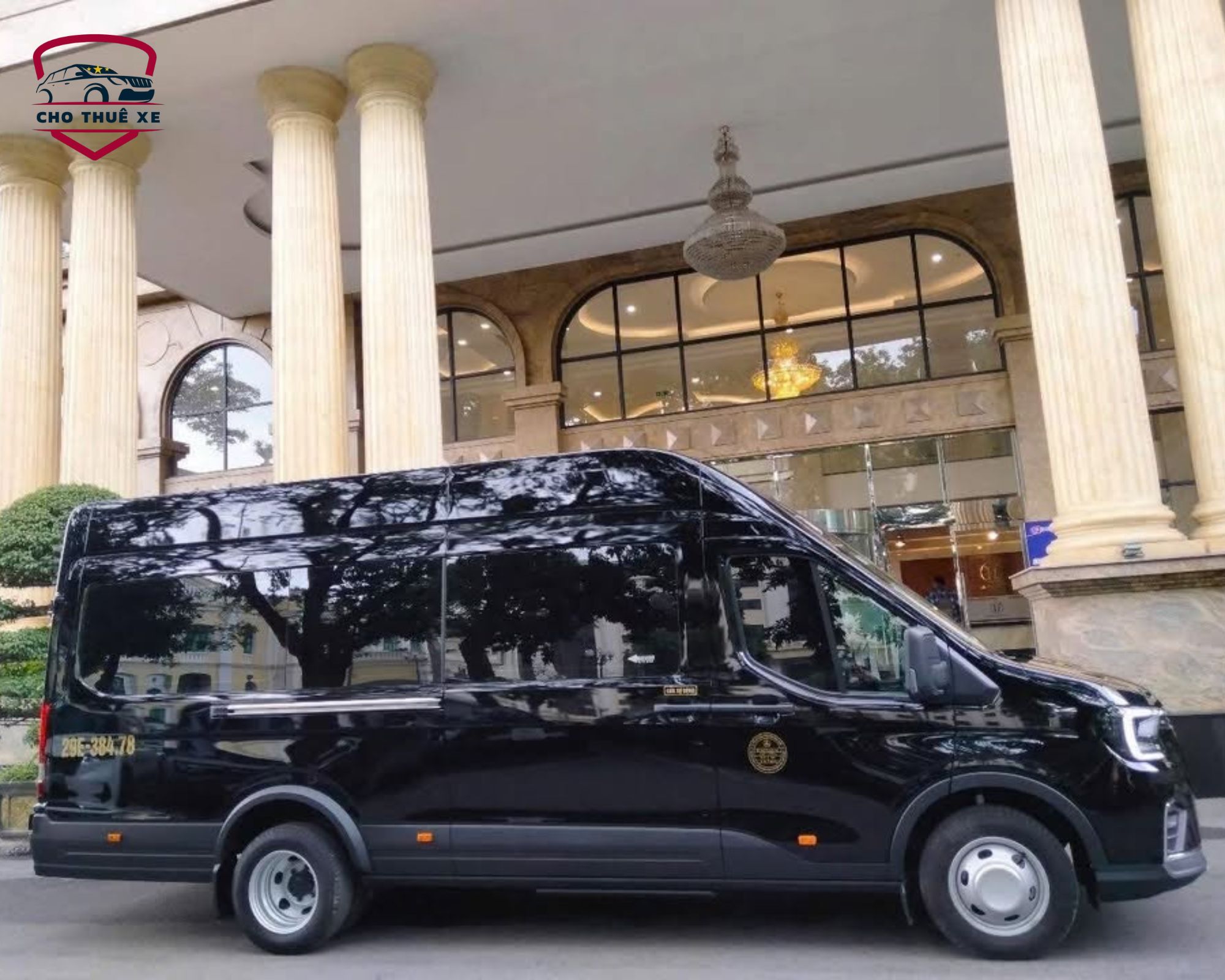 Đón trả tận nơi tại nhà riêng, khách sạn hay văn phòng, xe van đen sang trọng phục vụ đoàn khách nhỏ