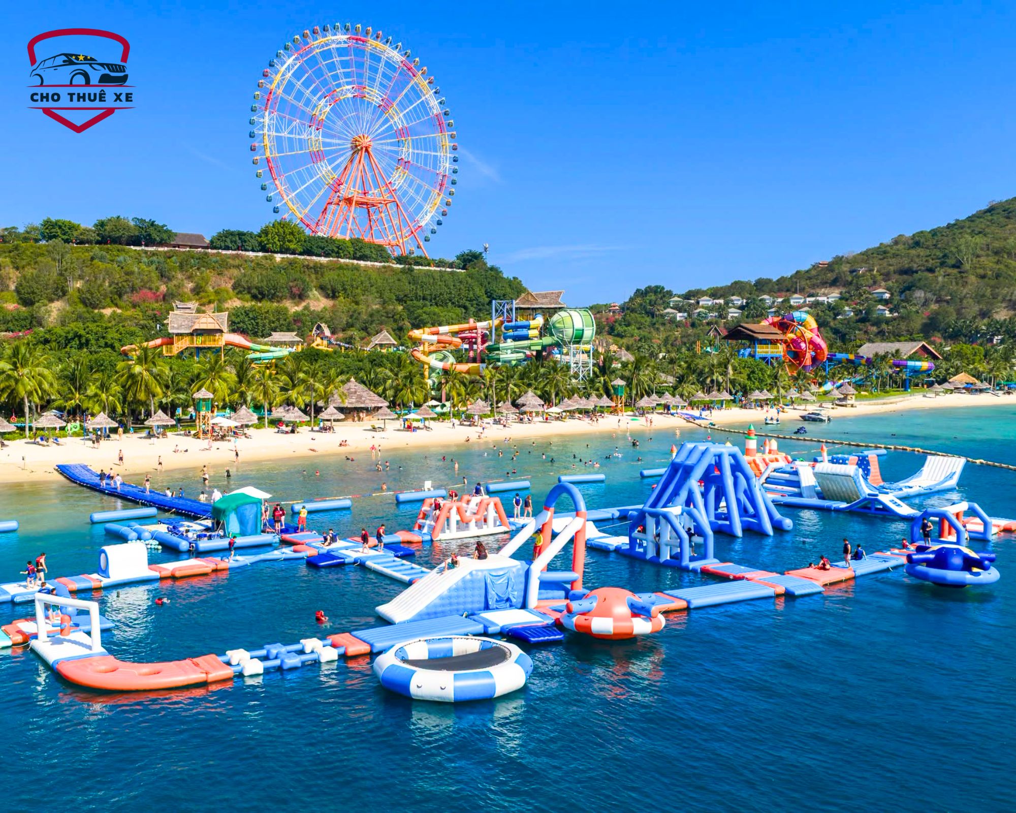 Du khách vui chơi tại khu nhà phao nổi Tropical Paradise Vinpearl Nha Trang