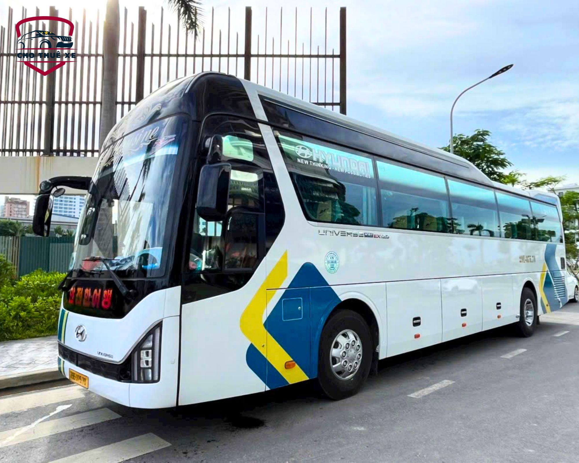 Thuê xe đi Cát Bà xe 45 chỗ xuất phát từ sớm, không vướng khung giờ hạn chế xe con qua phà
