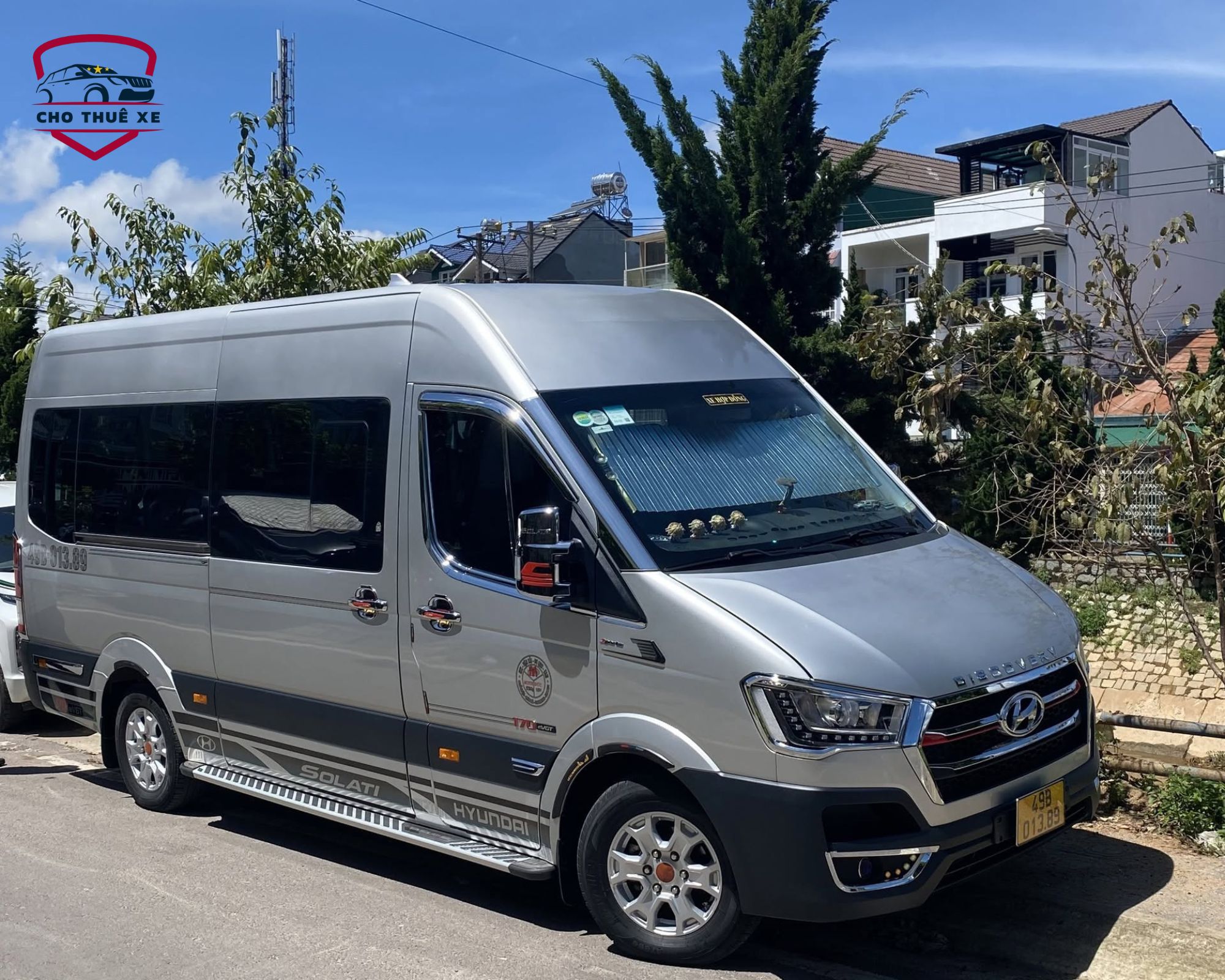 Thuê xe limousine Mũi Né đi Đà Lạt Hyundai đời mới màu bạc rộng rãi cho nhóm đông người