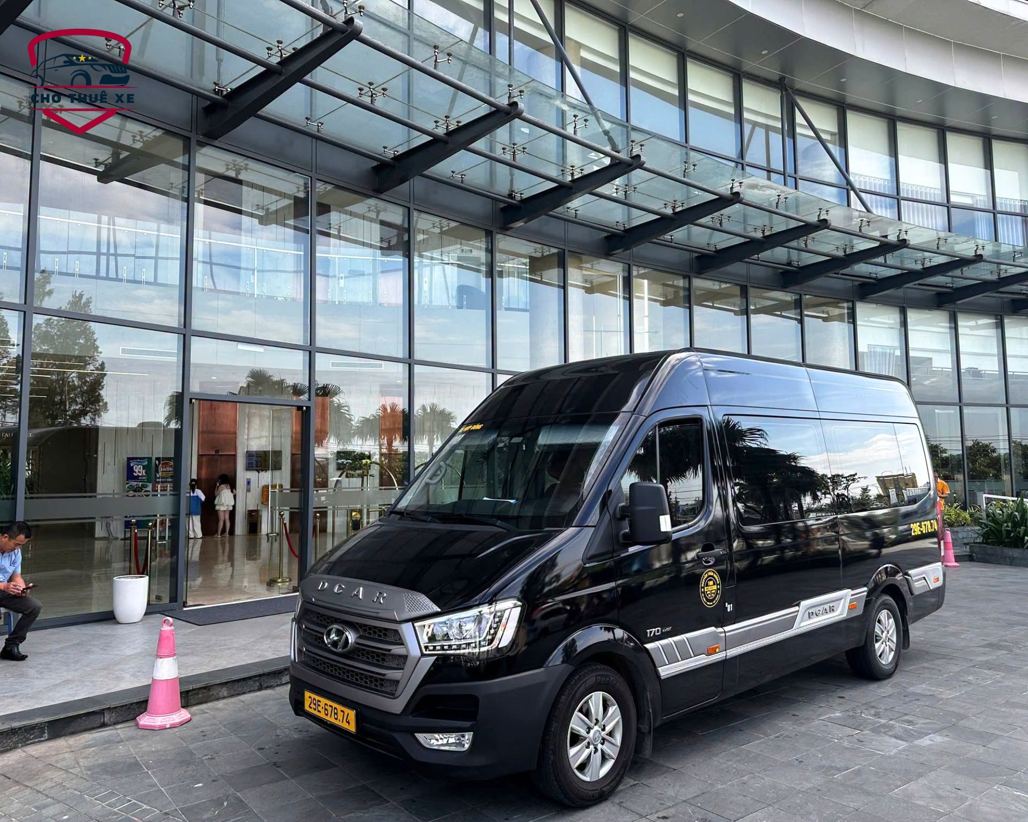 Thuê xe limousine đi Cát Bà 9 chỗ cao cấp, nội thất sang trọng, đưa đón tận nơi từ Hà Nội ra bến phà